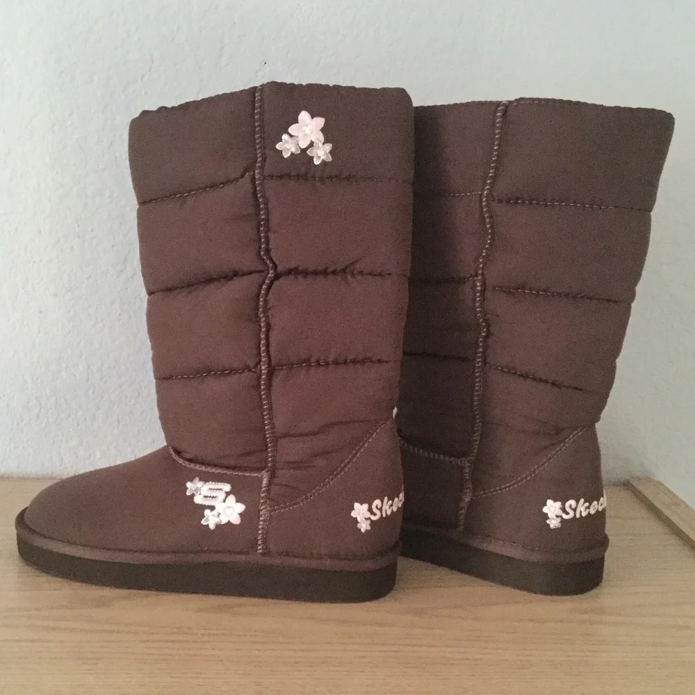 Girl's puffy boots